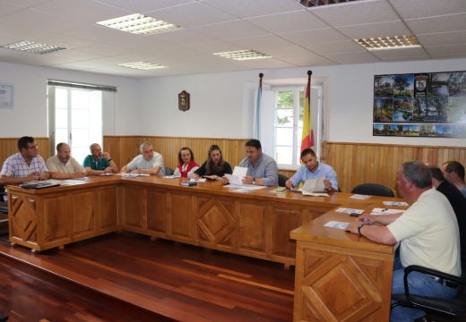 O Pleno de Frades permite a conformación dos grupos municipais do PSOE e do BNG a pesar de que o solicitaron fóra de prazo